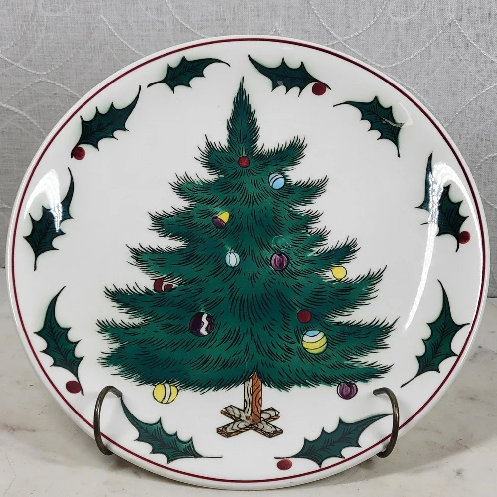 Lefton Hand Decorated Christmas Tree Holly Plate Santa Cookie Holiday Vintage